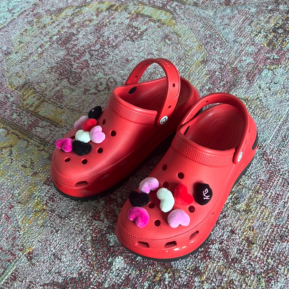 Karol G crocs
